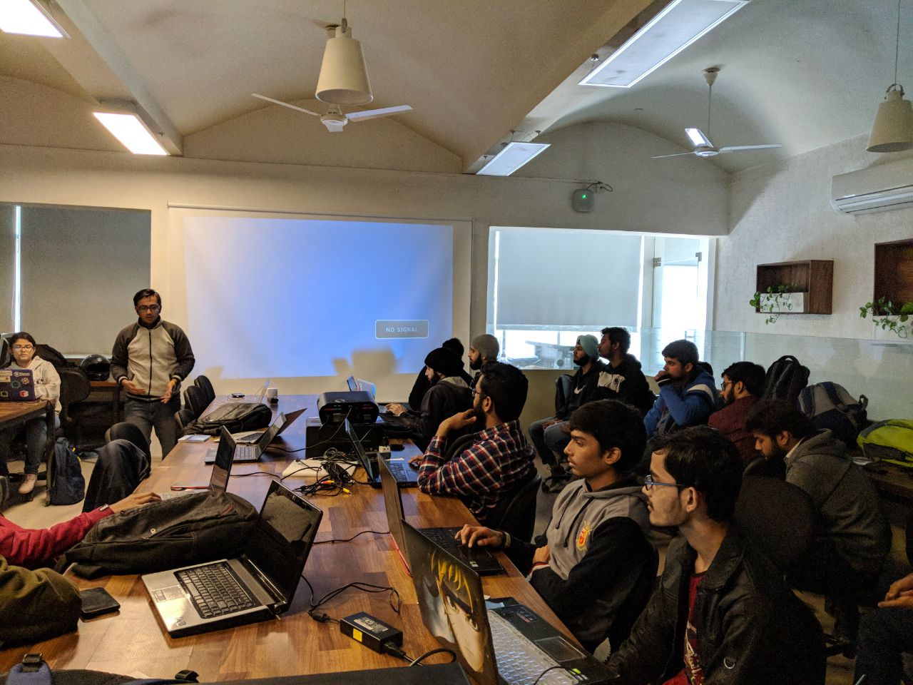 Sanyam engaging participants on Moz-Fedora Day